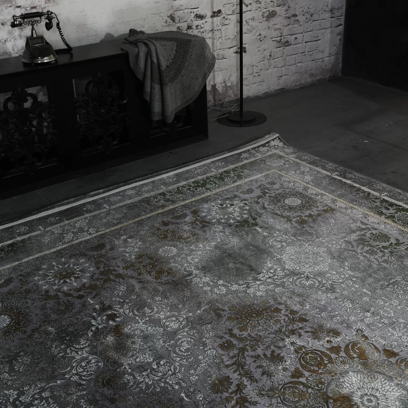 فرش ماشینی 1200 شانه تراکم 3600 گل برجسته طرح رولکس فیلی