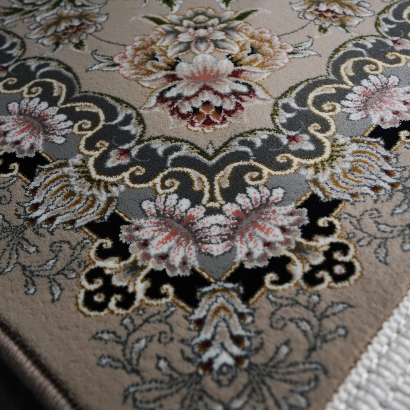 فرش ماشینی 1200 شانه تراکم 3600 گل برجسته طرح رزیتا بژ