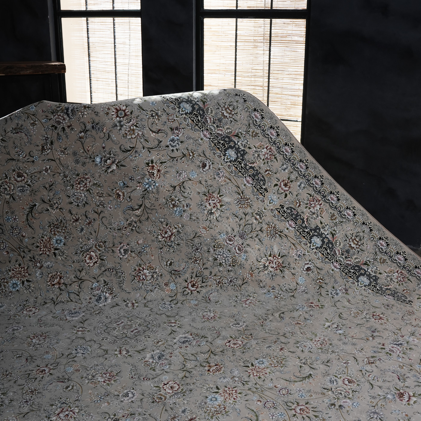 فرش ماشینی 1200 شانه تراکم 3600 گل برجسته طرح رزیتا بژ