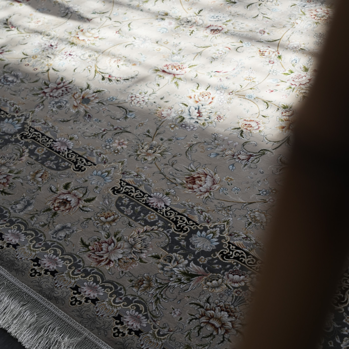 فرش ماشینی 1200 شانه تراکم 3600 گل برجسته طرح رزیتا بژ