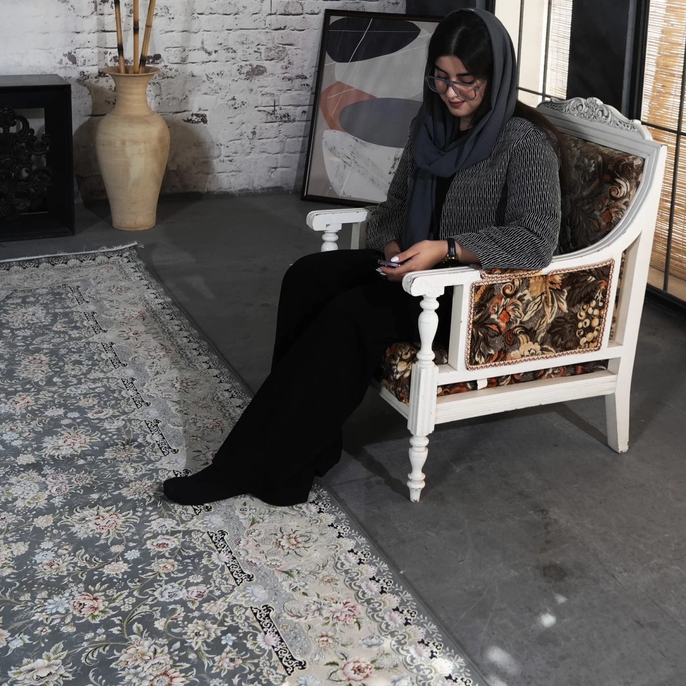 فرش ماشینی 1200 شانه تراکم 3600 گل برجسته طرح رزیتا دلفینی