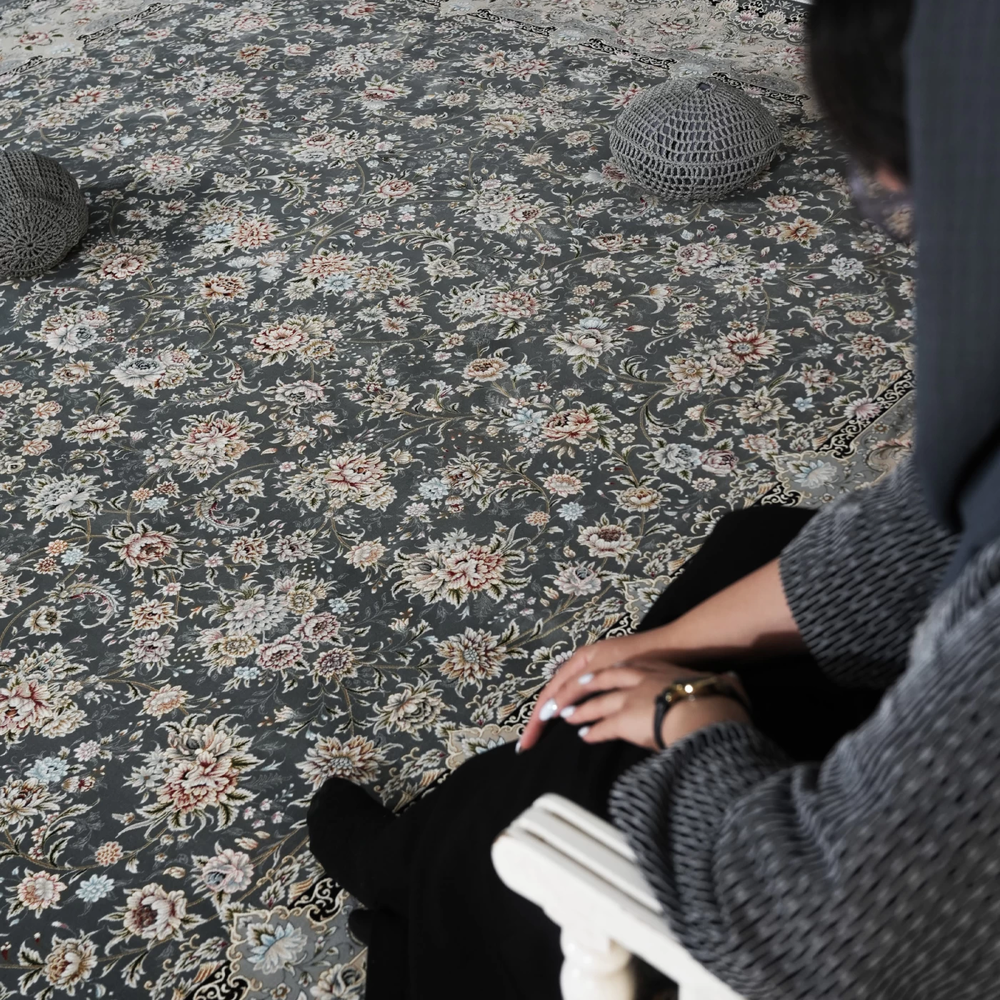 فرش ماشینی 1200 شانه تراکم 3600 گل برجسته طرح رزیتا دلفینی