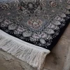 فرش ماشینی 1200 شانه تراکم 3600 گل برجسته طرح رزیتا سرمه ای