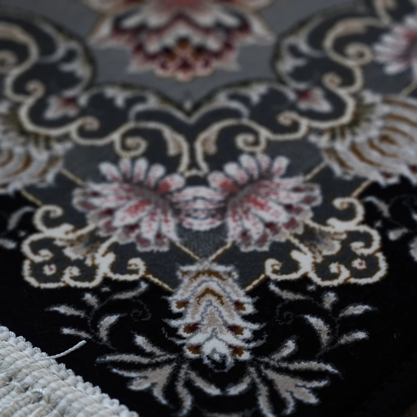 فرش ماشینی 1200 شانه تراکم 3600 گل برجسته طرح رزیتا سرمه ای