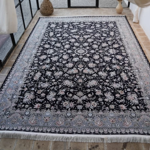 فرش ماشینی 1200 شانه تراکم 3600 گل برجسته طرح رزیتا سرمه ای