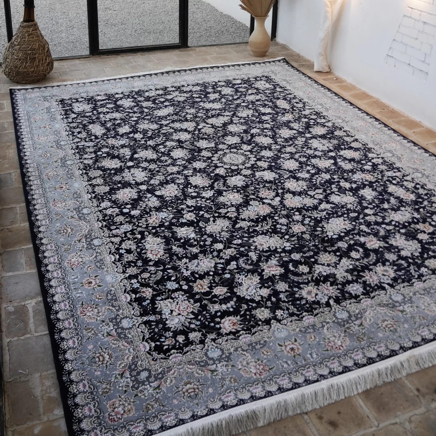 فرش ماشینی 1200 شانه تراکم 3600 گل برجسته طرح رزیتا سرمه ای