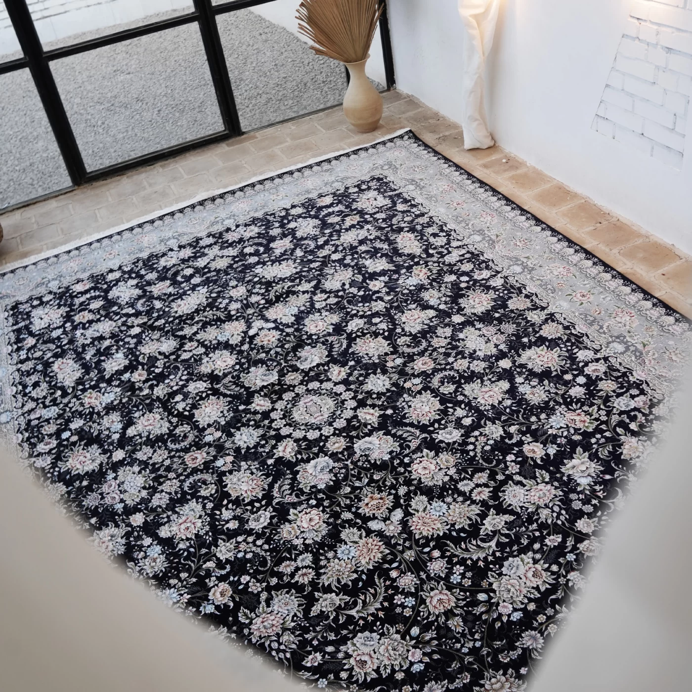 فرش ماشینی 1200 شانه تراکم 3600 گل برجسته طرح رزیتا سرمه ای