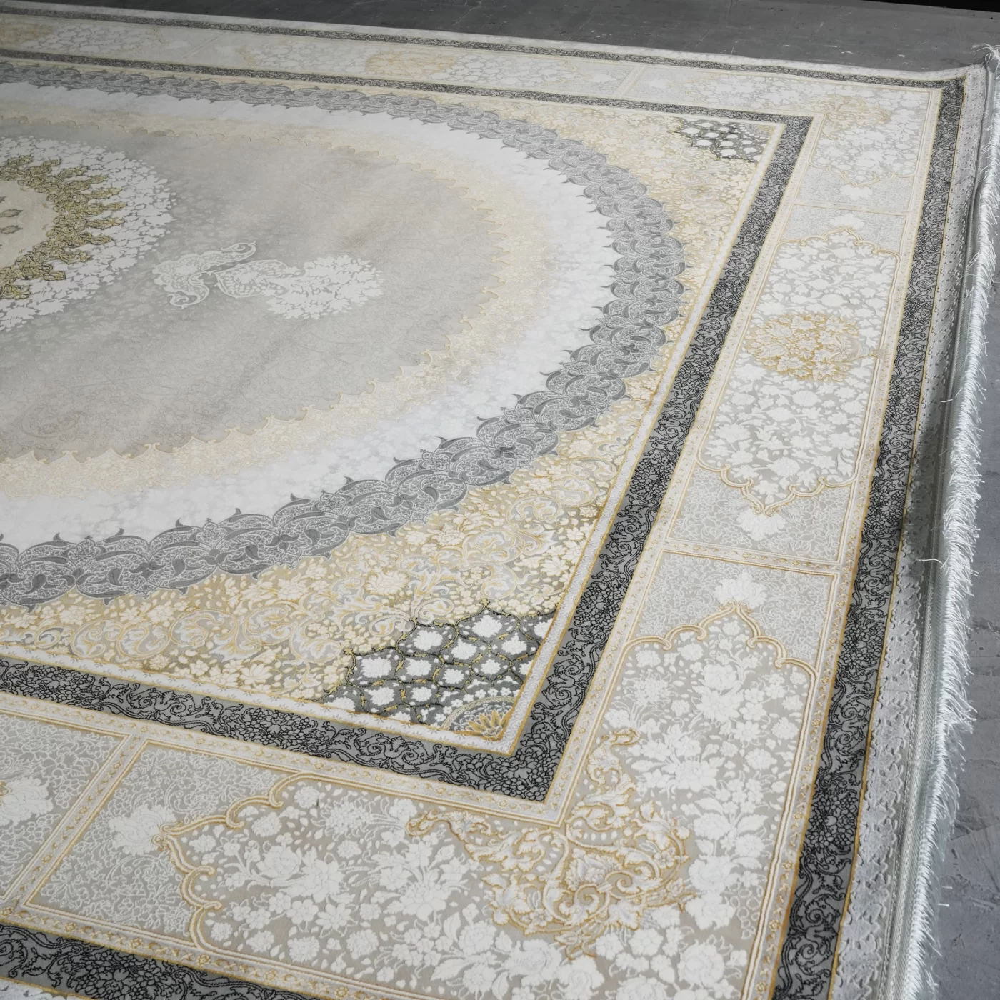 فرش ماشینی 1200 شانه تراکم 3600 گل برجسته طرح صدرا بژ