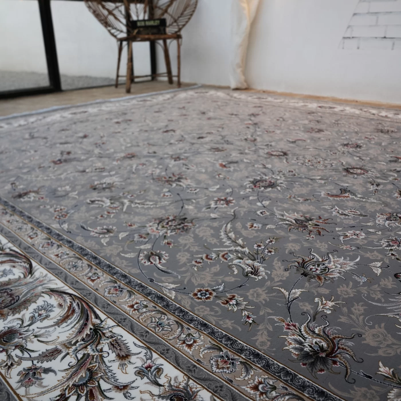 فرش ماشینی 1200 شانه تراکم 3600 گل برجسته طرح سماع نقره ای