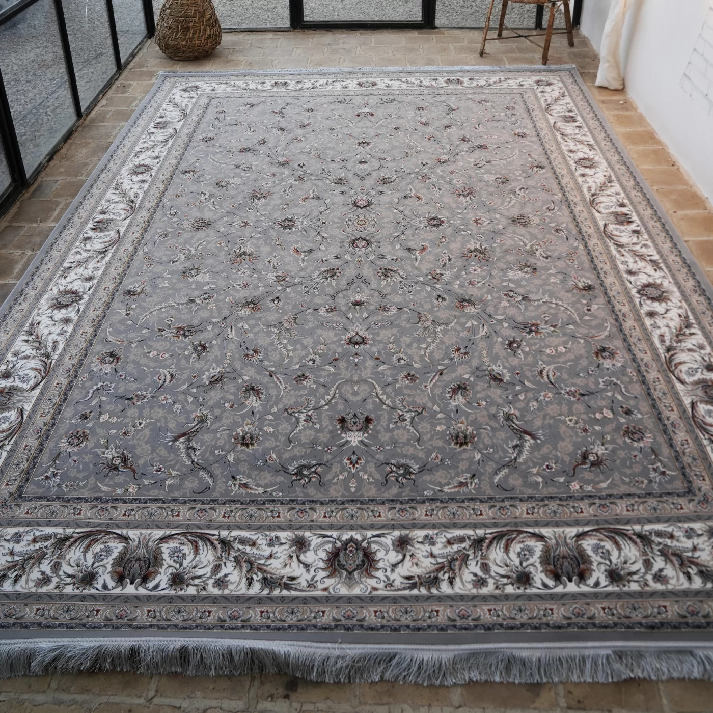 فرش ماشینی 1200 شانه تراکم 3600 گل برجسته طرح سماع نقره ای