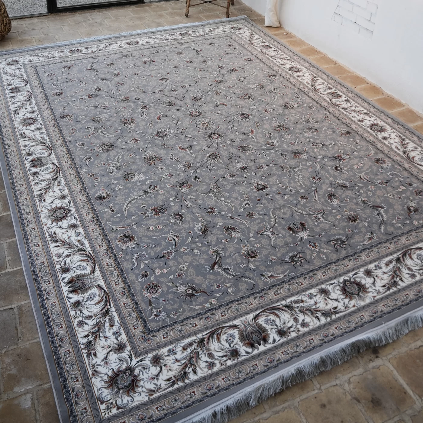 فرش ماشینی 1200 شانه تراکم 3600 گل برجسته طرح سماع نقره ای