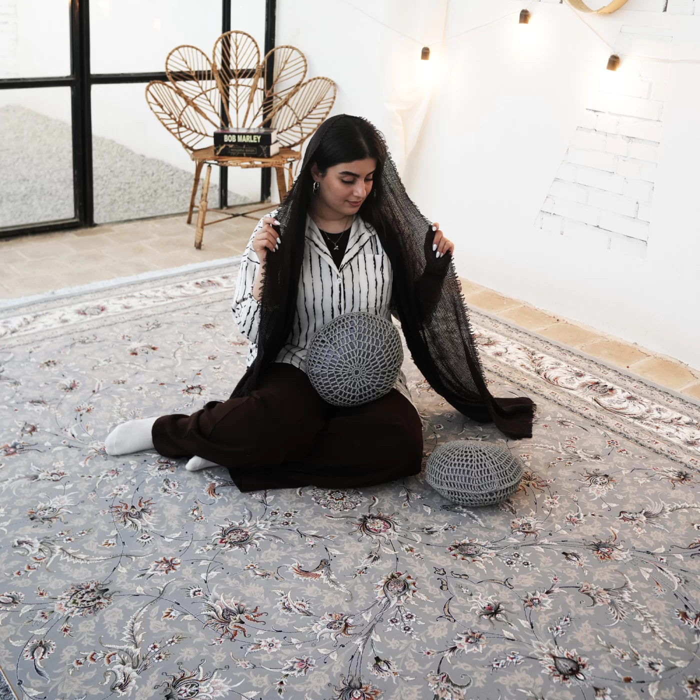 فرش ماشینی 1200 شانه تراکم 3600 گل برجسته طرح سماع نقره ای