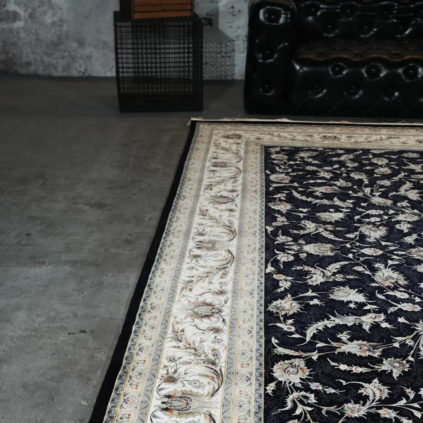 فرش ماشینی 1200 شانه تراکم 3600 گل برجسته طرح سماع سرمه ای