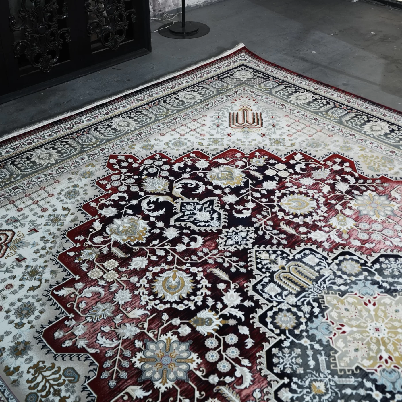 فرش ماشینی 1200 شانه تراکم 3600 گل برجسته طرح شانار لاکی