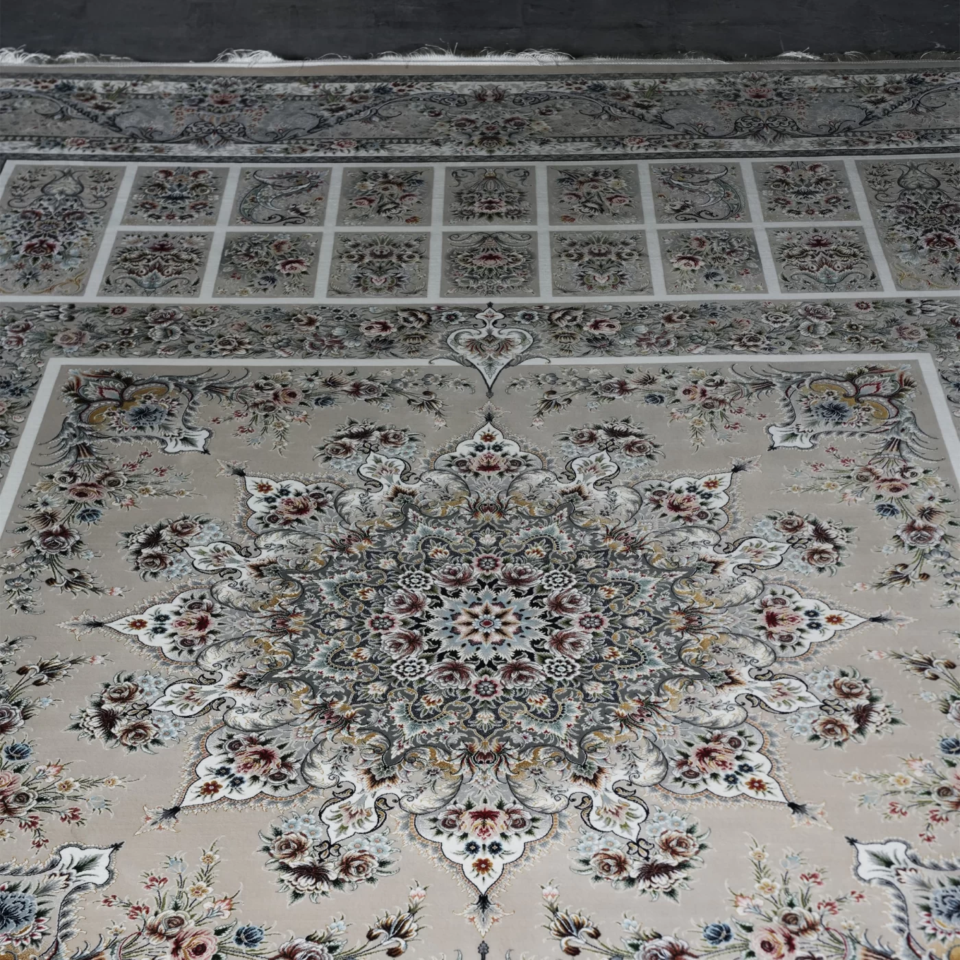 فرش ماشینی 1200 شانه تراکم 3600 گل برجسته طرح شور انگیز بژ