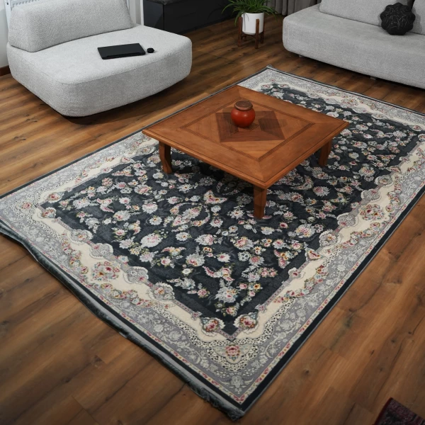 فرش ماشینی ۱۲۰۰ شانه تراکم ۳۶۰۰ گل برجسته طرح سوسن سرمه ای