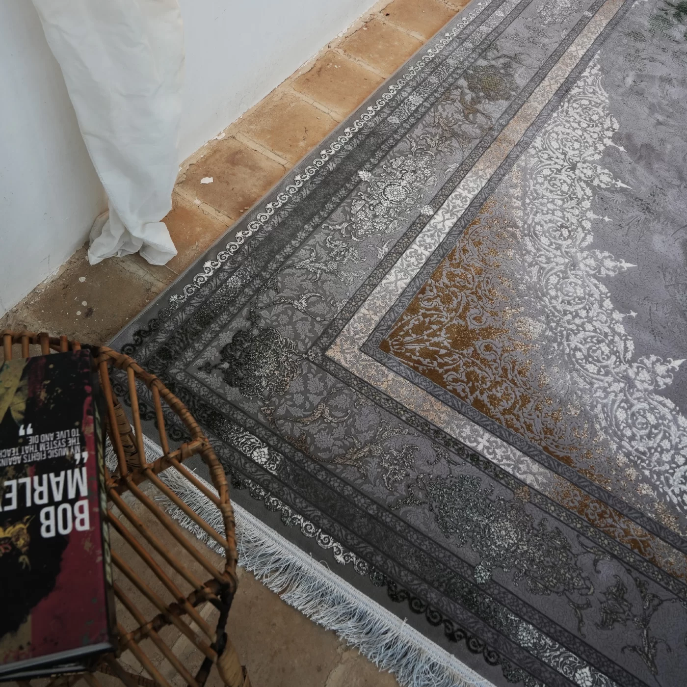 فرش ماشینی 1200 شانه تراکم 3600 گل برجسته طرح سپهر فیلی