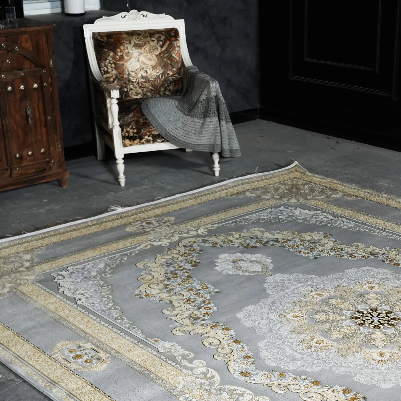 فرش ماشینی 1200 شانه تراکم 3600 گل برجسته طرح ویکتوریا نقره ای