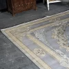 فرش ماشینی 1200 شانه تراکم 3600 گل برجسته طرح ویکتوریا نقره ای