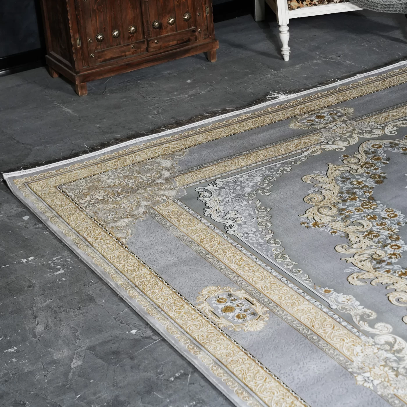 فرش ماشینی 1200 شانه تراکم 3600 گل برجسته طرح ویکتوریا نقره ای