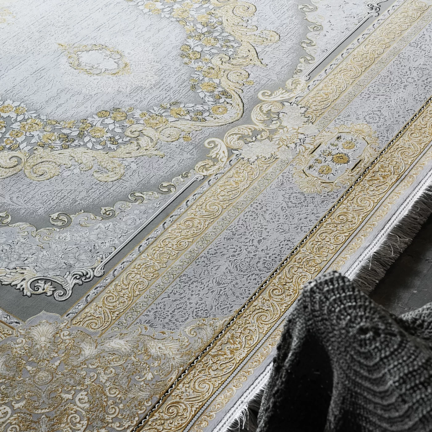 فرش ماشینی 1200 شانه تراکم 3600 گل برجسته طرح ویکتوریا نقره ای