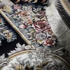 فرش ماشینی 1200 شانه تراکم 3600 گل برجسته طرح ویولت سرمه ای