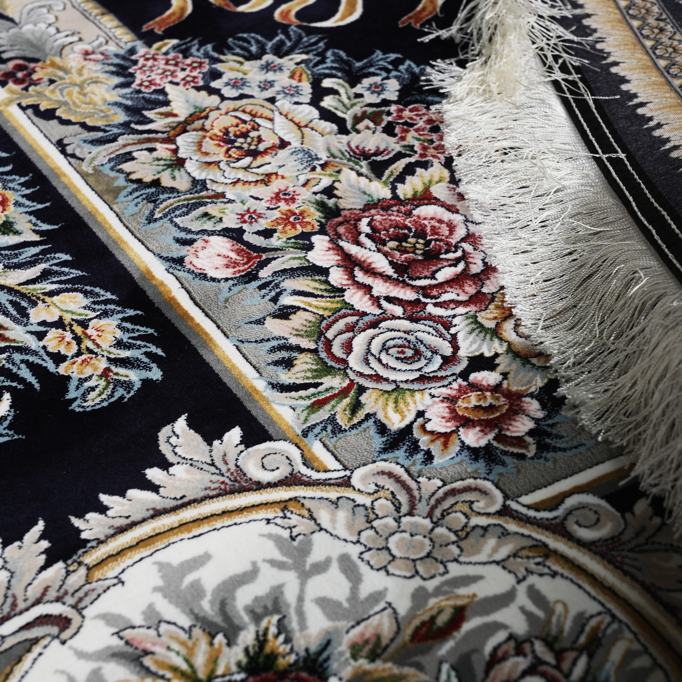 فرش ماشینی 1200 شانه تراکم 3600 گل برجسته طرح ویولت سرمه ای