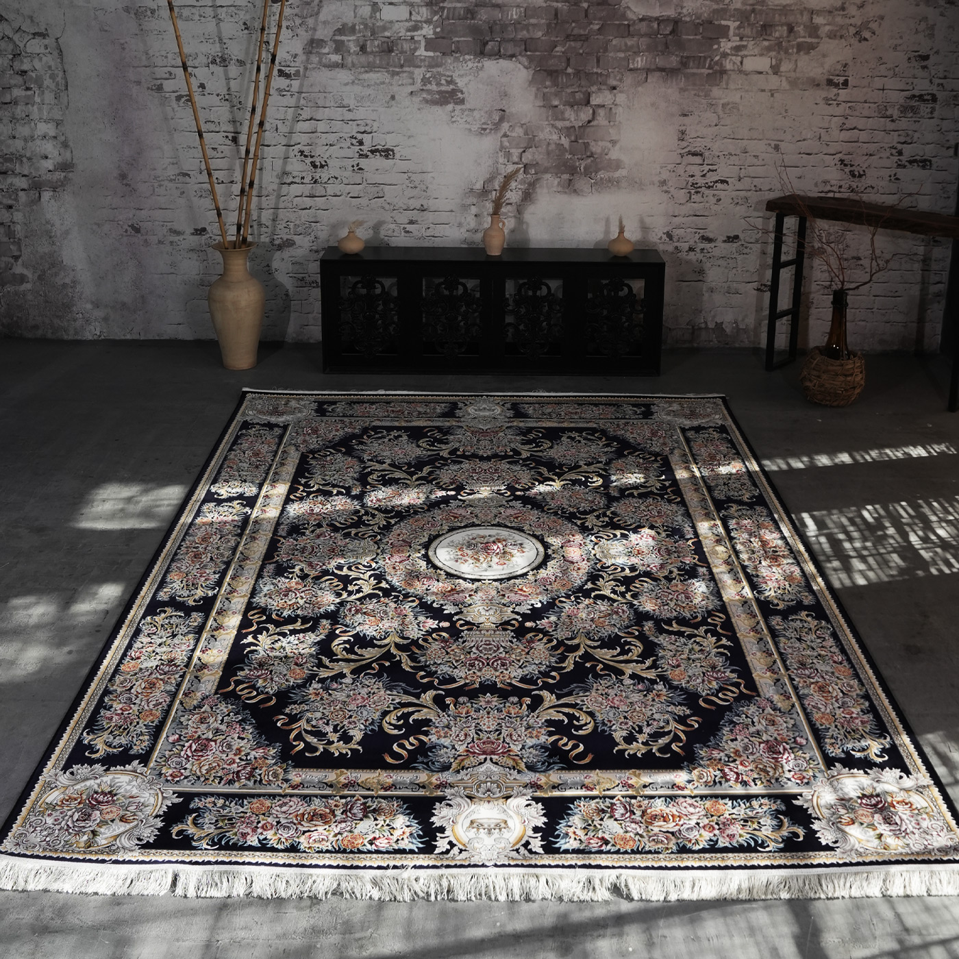 فرش ماشینی 1200 شانه تراکم 3600 گل برجسته طرح ویولت سرمه ای