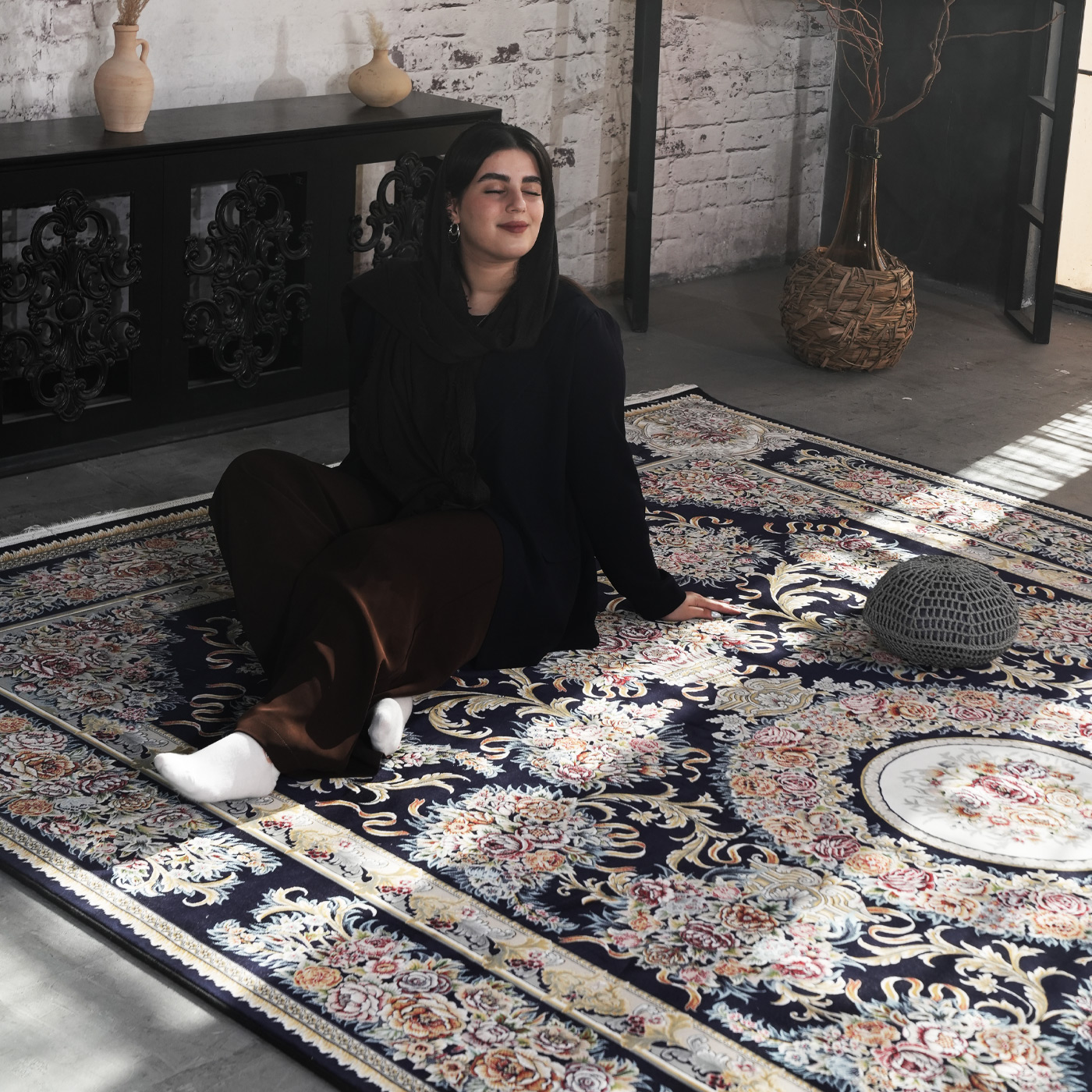 فرش ماشینی 1200 شانه تراکم 3600 گل برجسته طرح ویولت سرمه ای