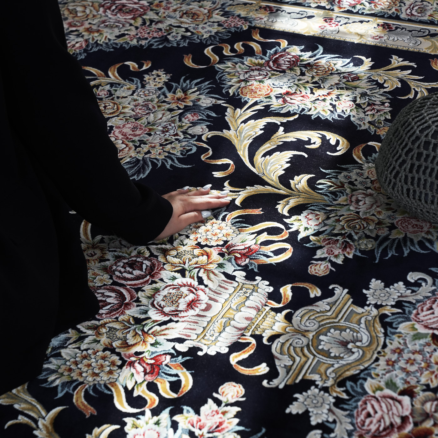 فرش ماشینی 1200 شانه تراکم 3600 گل برجسته طرح ویولت سرمه ای