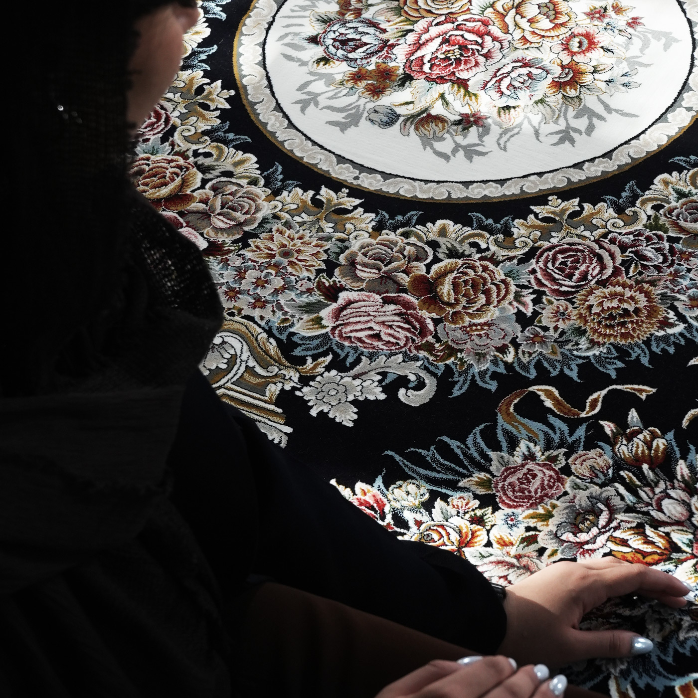 فرش ماشینی 1200 شانه تراکم 3600 گل برجسته طرح ویولت سرمه ای