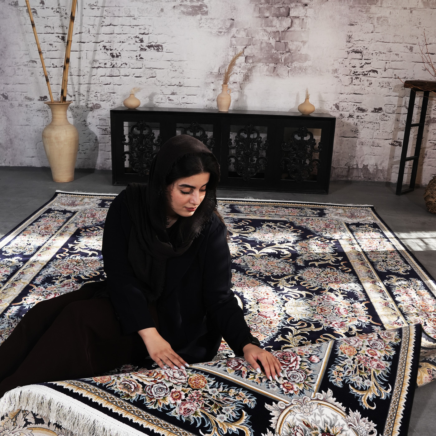 فرش ماشینی 1200 شانه تراکم 3600 گل برجسته طرح ویولت سرمه ای