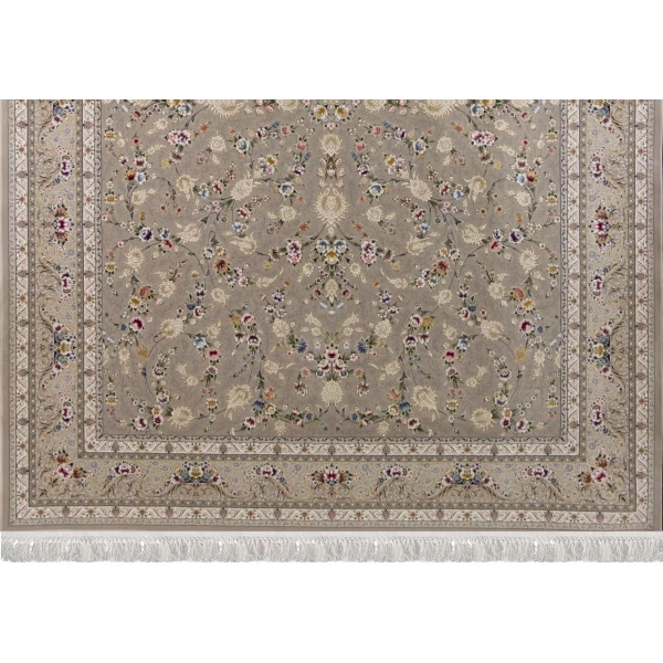 فرش ماشینی ۱۲۰۰ شانه تراکم ۳۶۰۰ گل برجسته طرح باغ مینو نقره ای