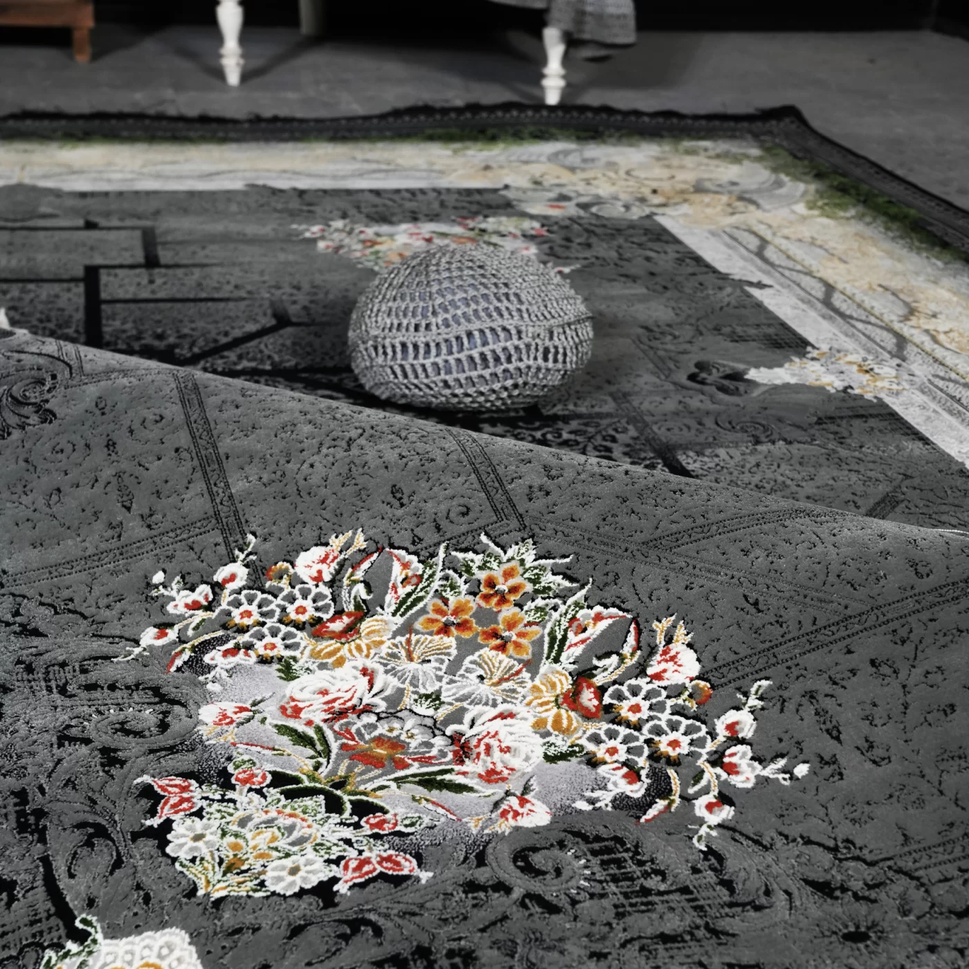 فرش ماشینی 1200 شانه تراکم 3600 گل برجسته طرح شاهنامه سرمه ای