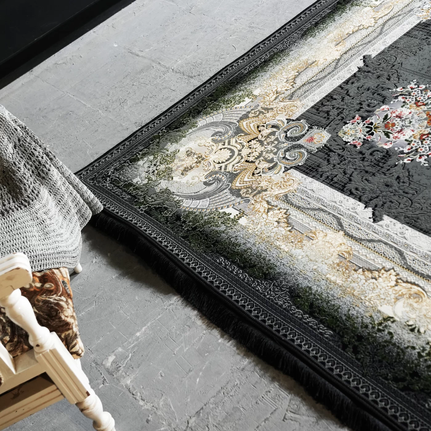 فرش ماشینی 1200 شانه تراکم 3600 گل برجسته طرح شاهنامه سرمه ای