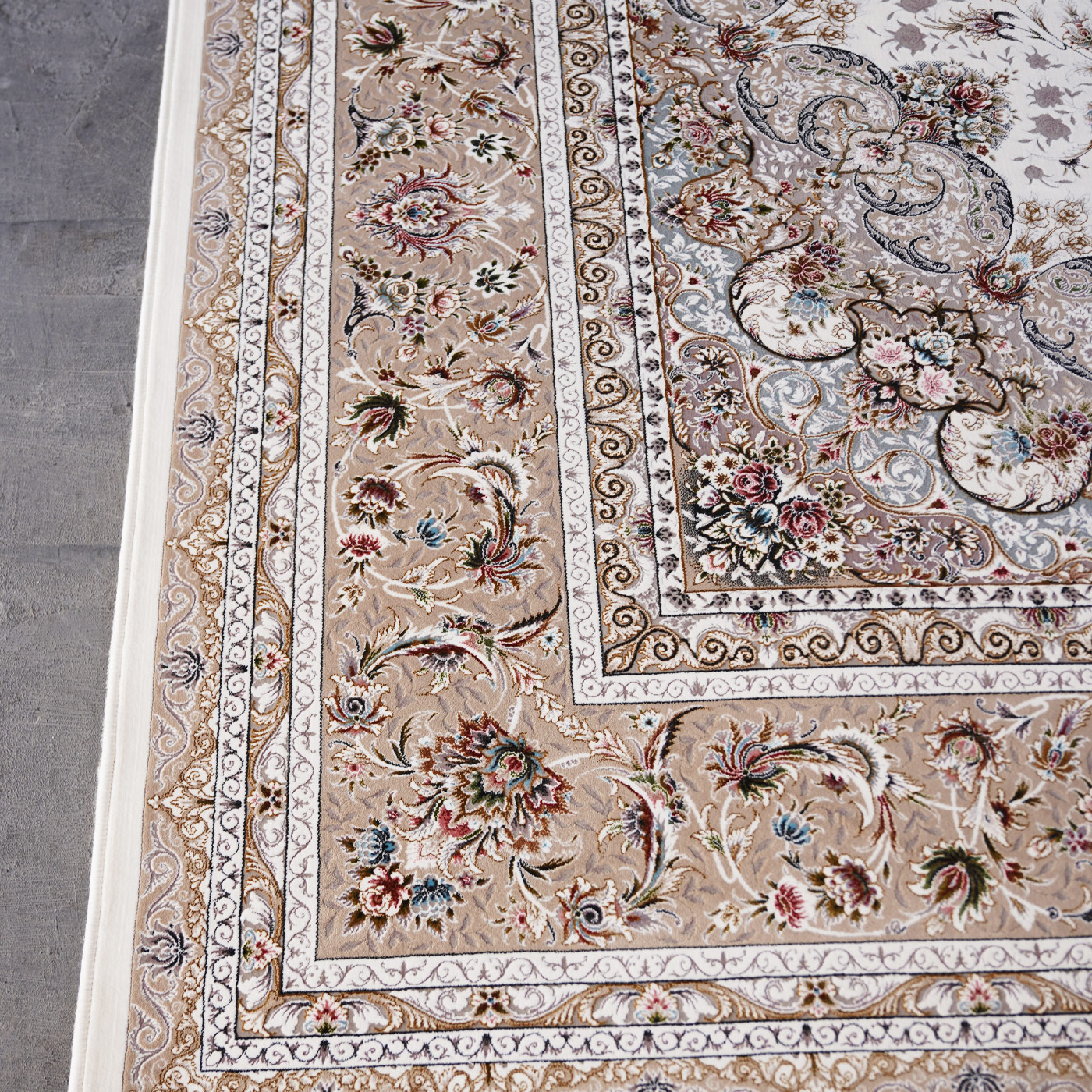فرش ماشینی 1500 شانه تراکم 4500 برجسته طرح فروغ کرم حاشیه بژ