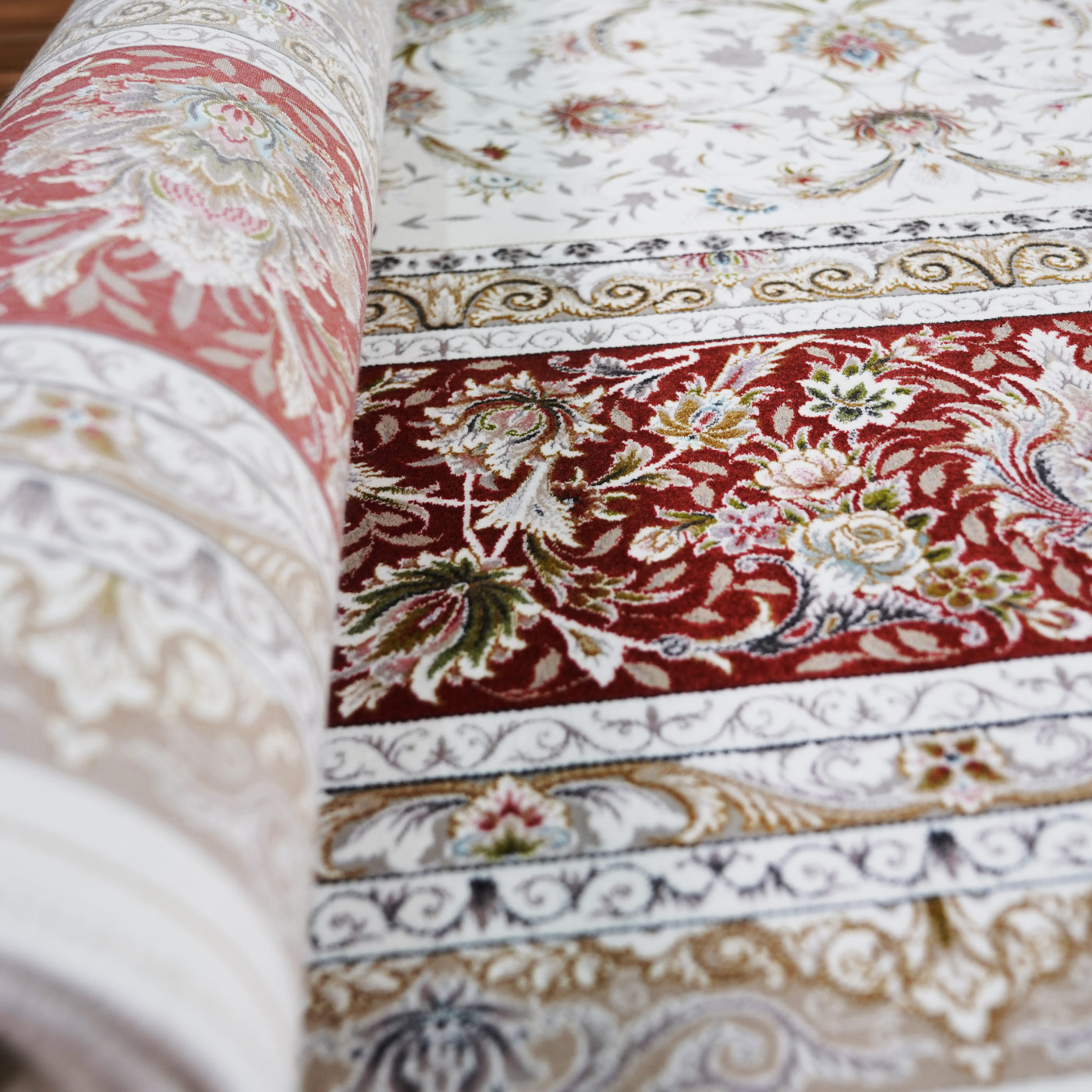 فرش ماشینی 1500 شانه تراکم 4500 برجسته طرح فروغ کرم حاشیه گلبهی