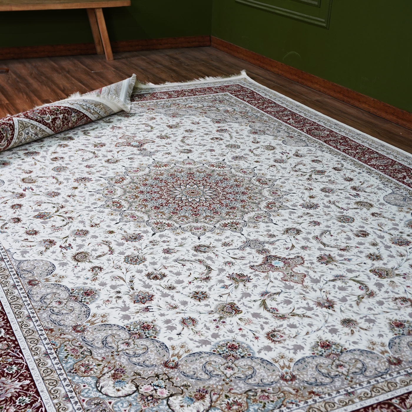 فرش ماشینی 1500 شانه تراکم 4500 برجسته طرح فروغ کرم حاشیه گلبهی