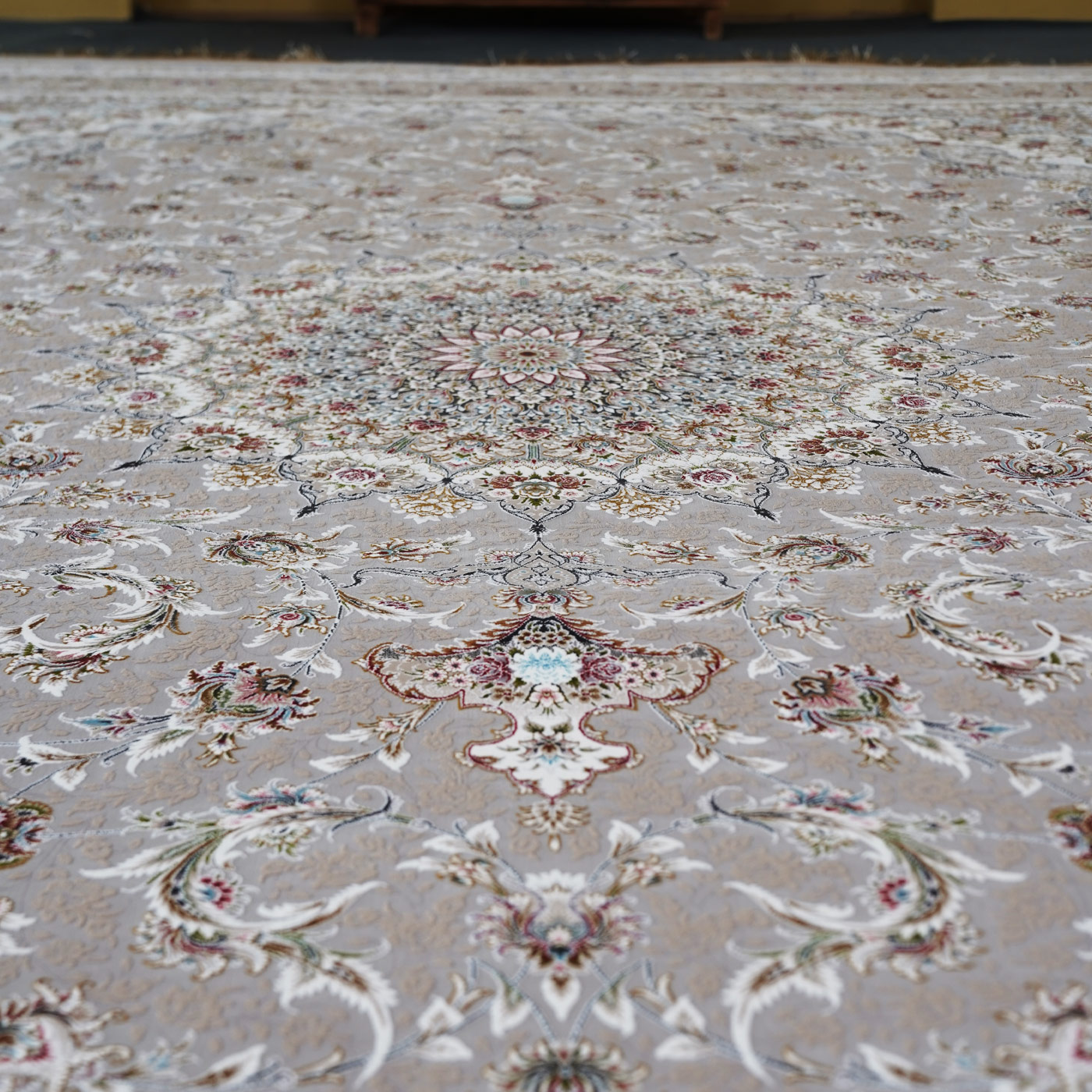 فرش ماشینی 1500 شانه تراکم 4500 برجسته طرح فروغ صدفی