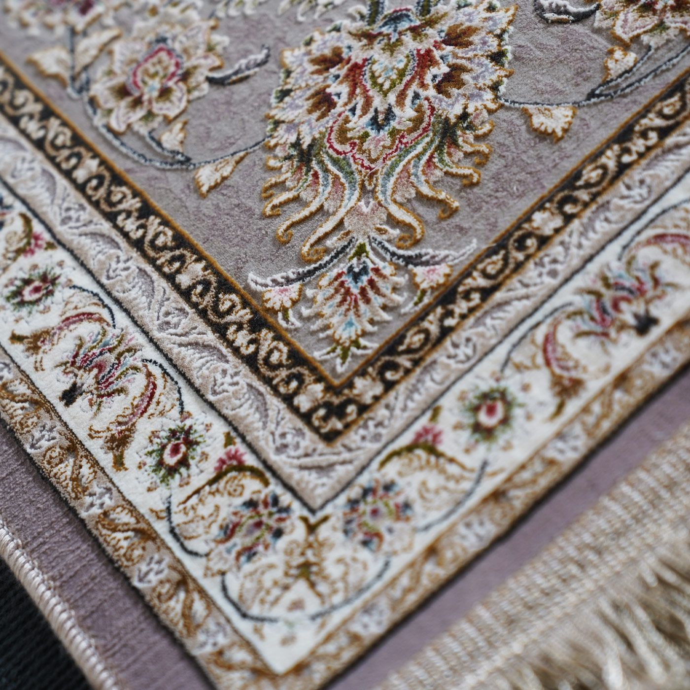 فرش ماشینی 1500 شانه تراکم 4500 برجسته طرح هدا یاسی طلایی