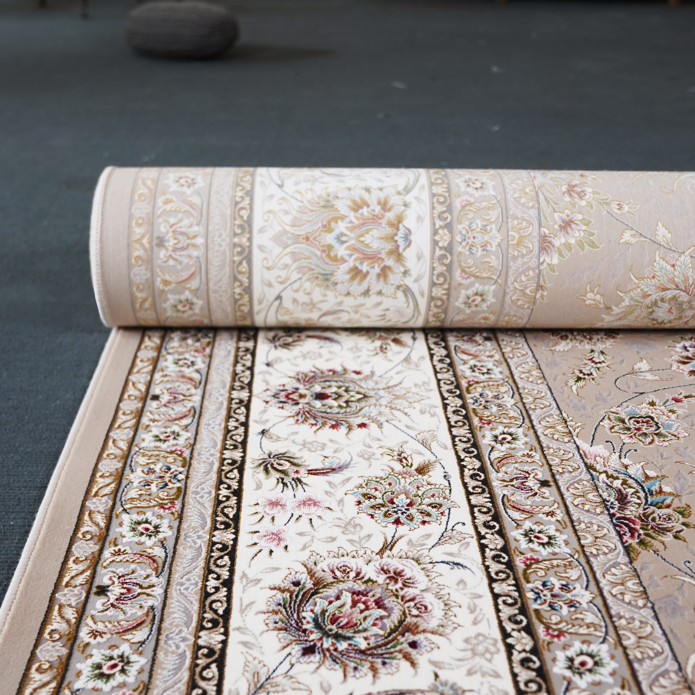 فرش ماشینی 1500 شانه تراکم 4500 برجسته طرح سیران بژ