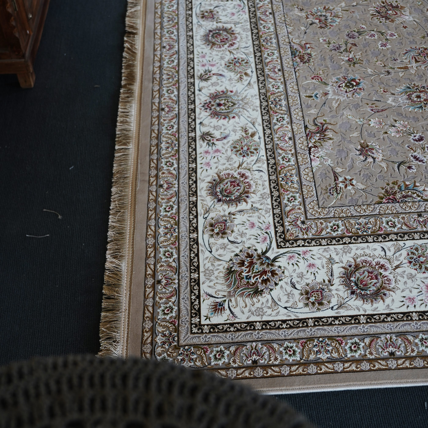 فرش ماشینی 1500 شانه تراکم 4500 برجسته طرح سیران بژ