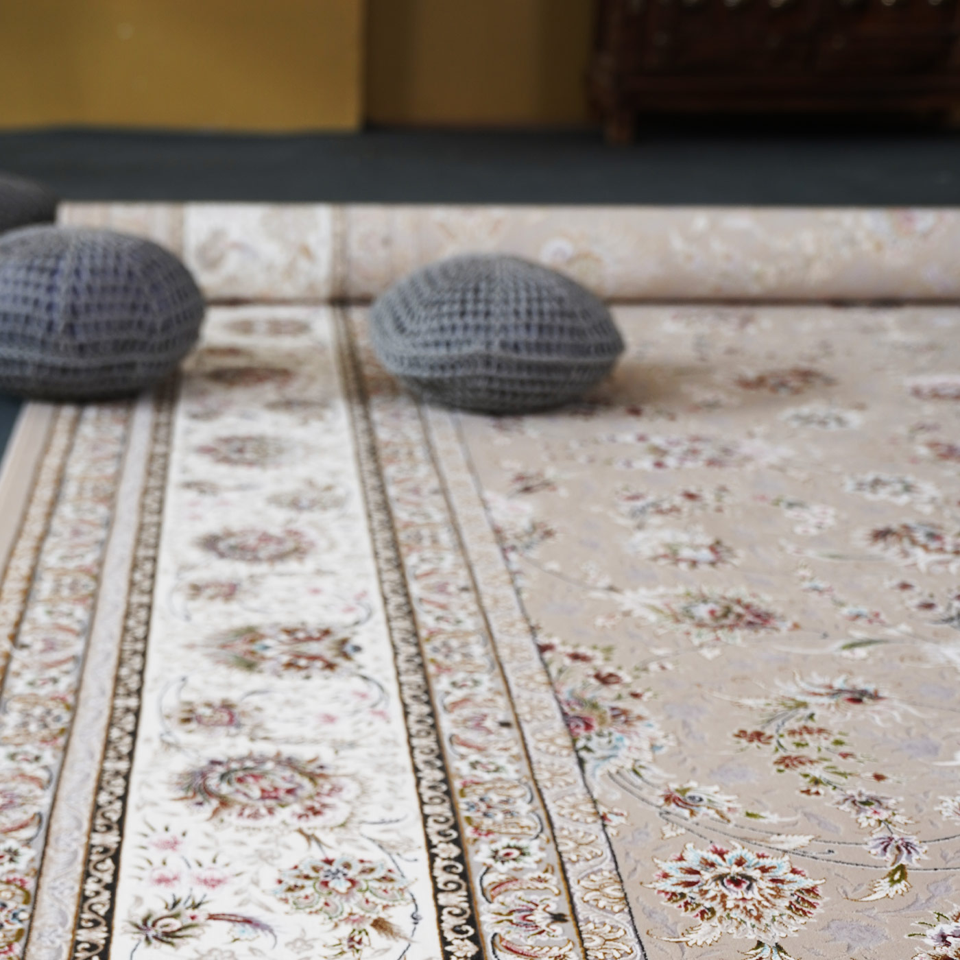 فرش ماشینی 1500 شانه تراکم 4500 برجسته طرح سیران بژ