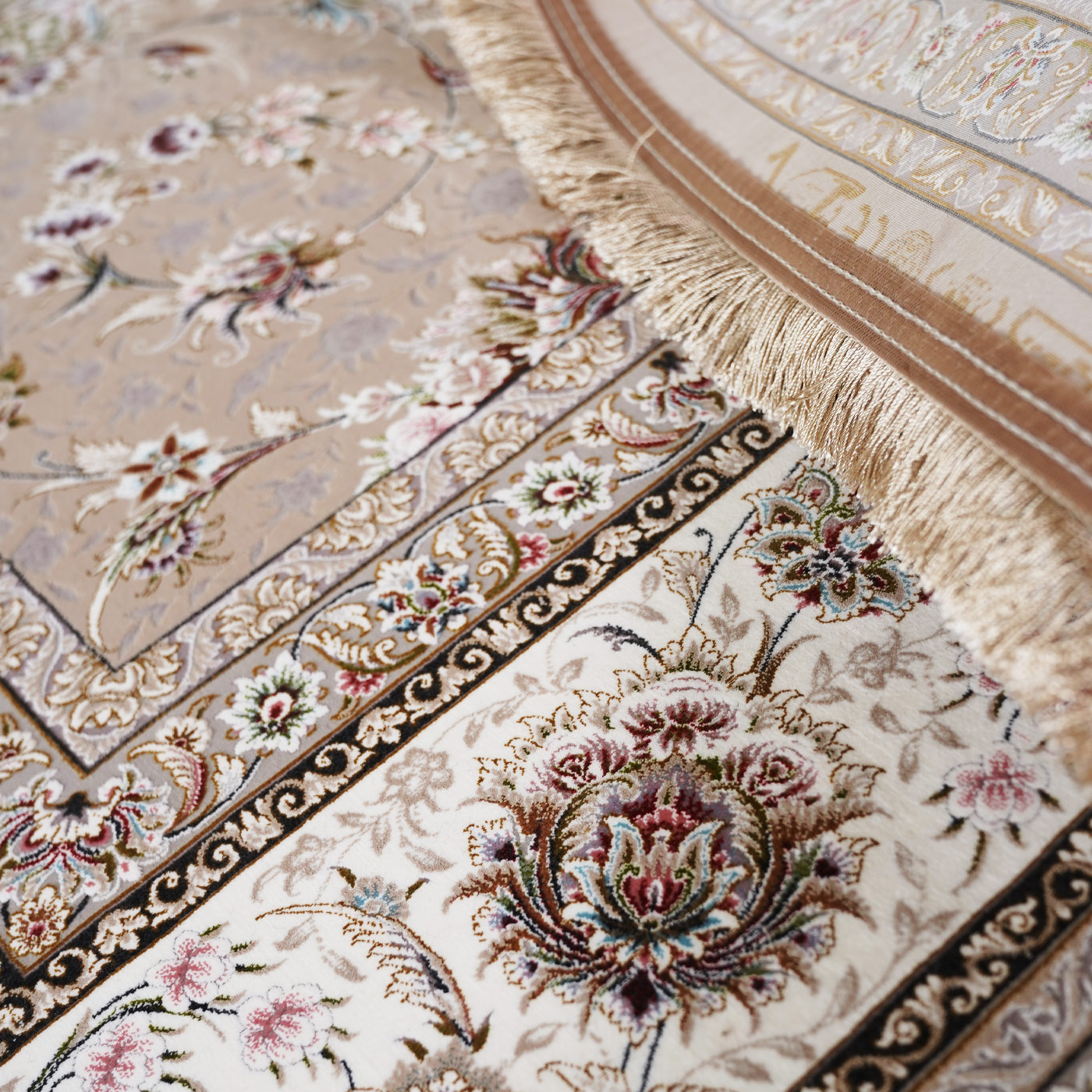 فرش ماشینی 1500 شانه تراکم 4500 برجسته طرح سیران بژ