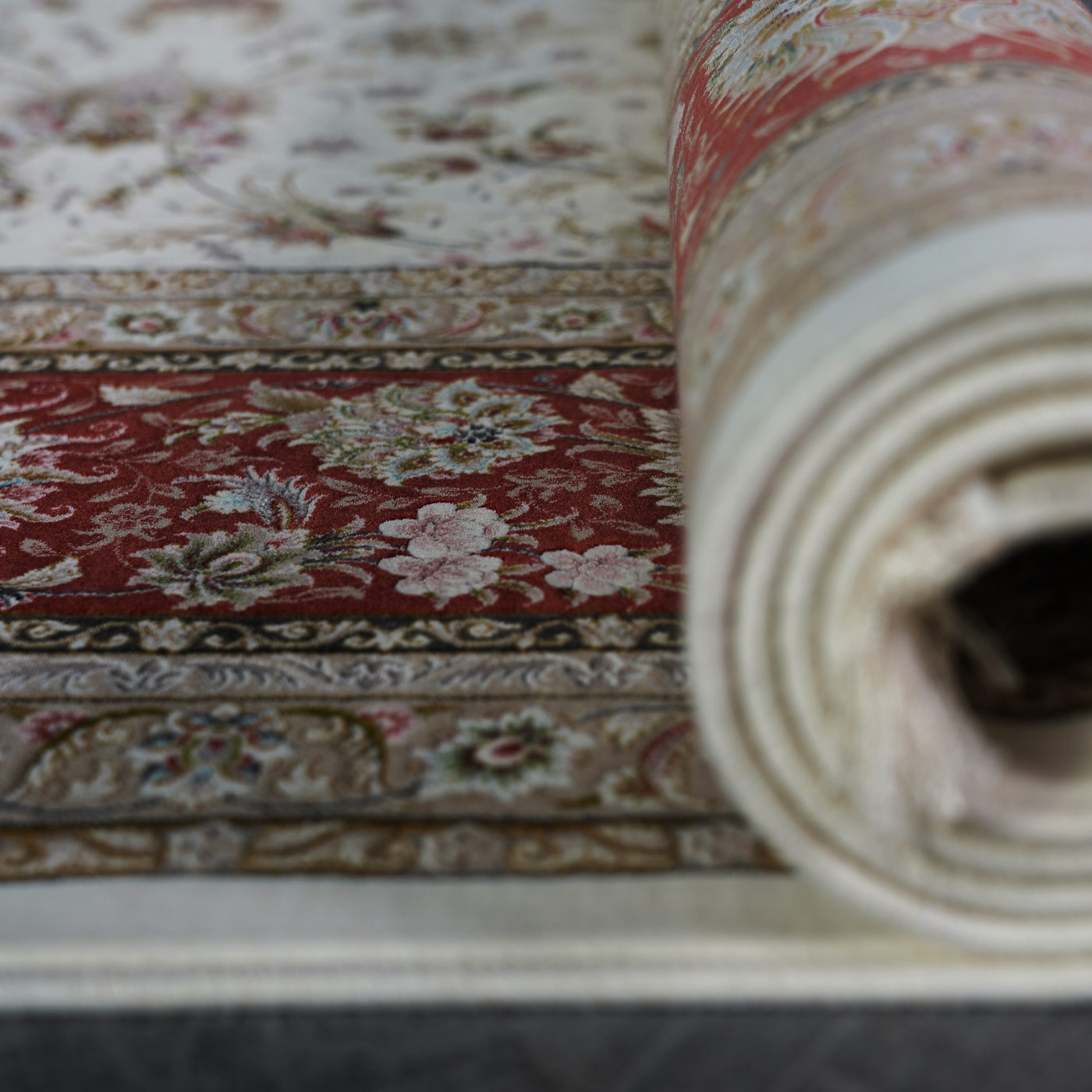 فرش ماشینی 1500 شانه تراکم 4500 برجسته طرح سیران کرم حاشیه گلبهی