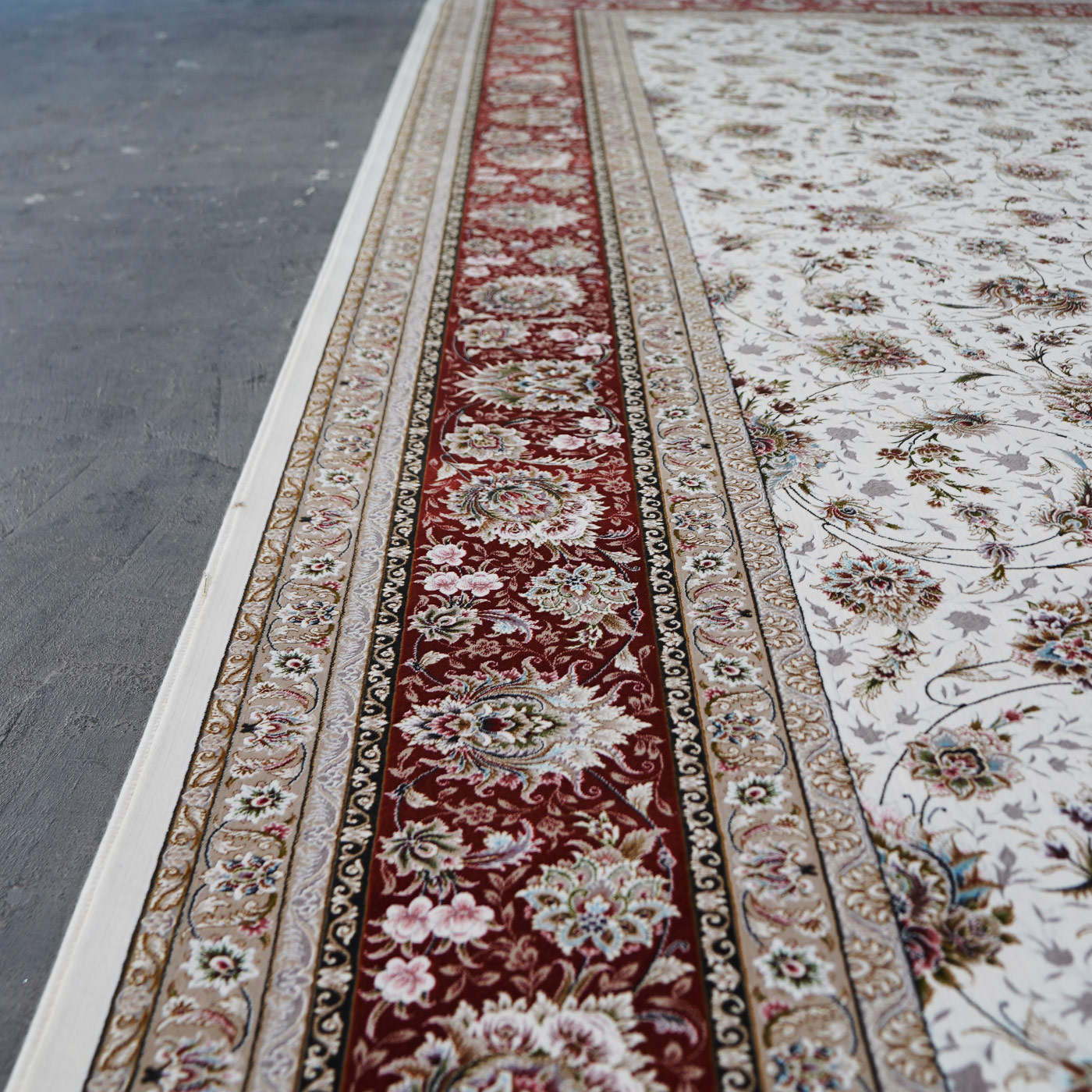 فرش ماشینی 1500 شانه تراکم 4500 برجسته طرح سیران کرم حاشیه گلبهی