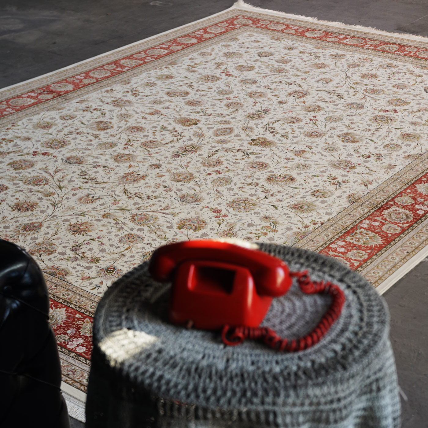 فرش ماشینی 1500 شانه تراکم 4500 برجسته طرح سیران کرم حاشیه گلبهی