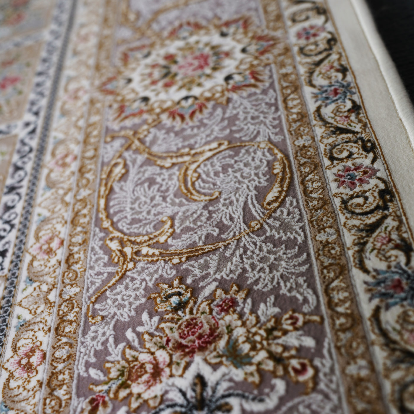 فرش ماشینی 1500 شانه تراکم 4500 برجسته طرح سیران یاسی