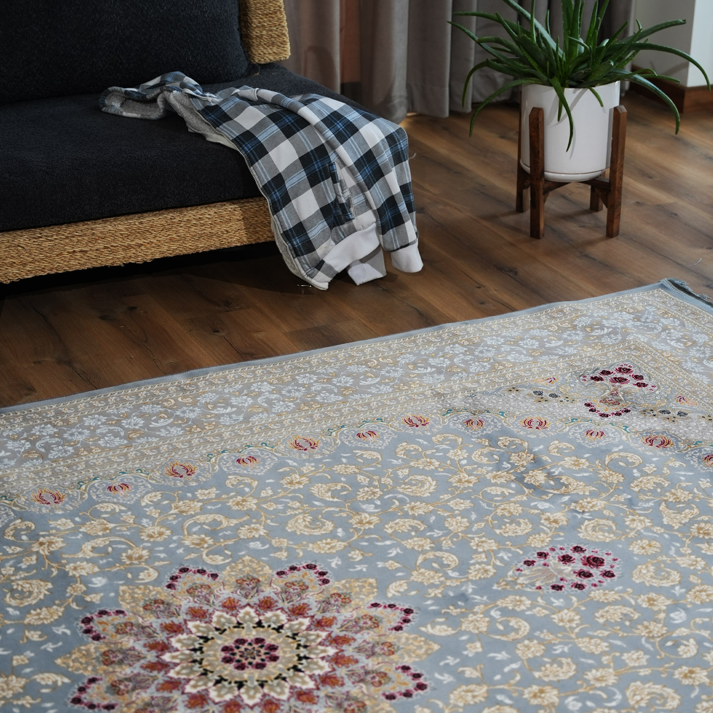 فرش ماشینی 700 شانه تراکم 2550 طرح آماندا دودی