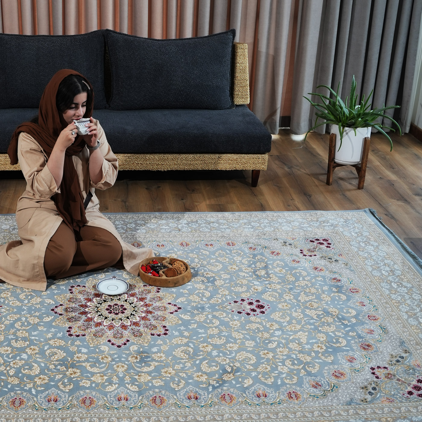 فرش ماشینی 700 شانه تراکم 2550 طرح آماندا دودی